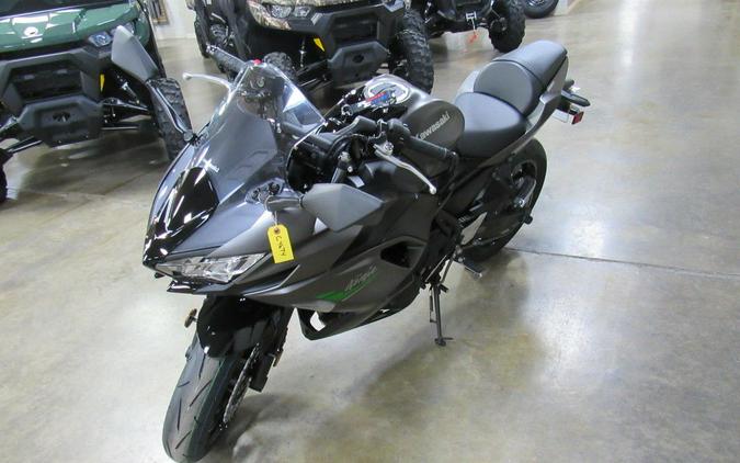 2024 Kawasaki Ninja® 650 Metallic Matte Graphenesteel Gray/Ebony