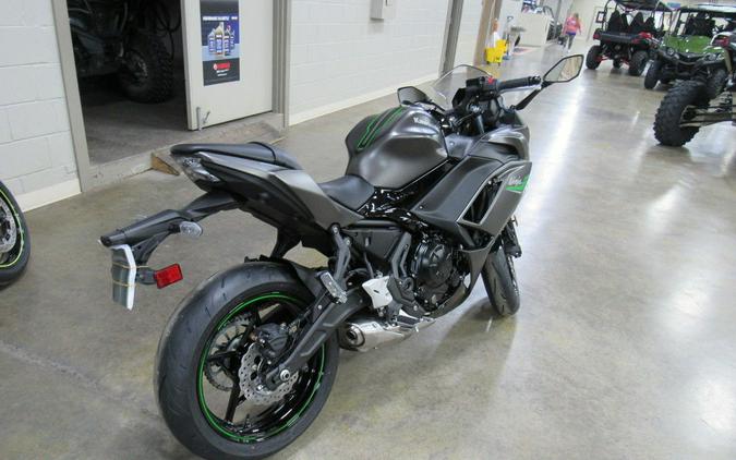 2024 Kawasaki Ninja® 650 Metallic Matte Graphenesteel Gray/Ebony