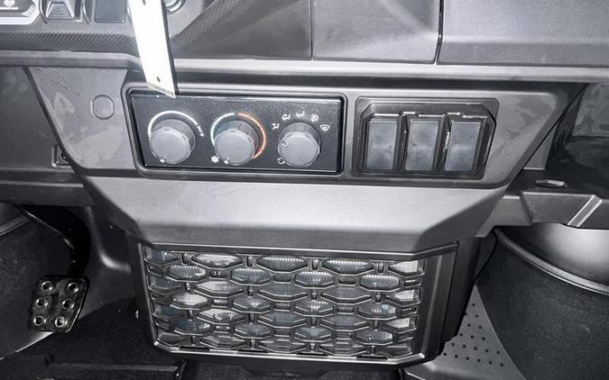 2027 Can-Am® Defender XU Limited HD11 Sandstone