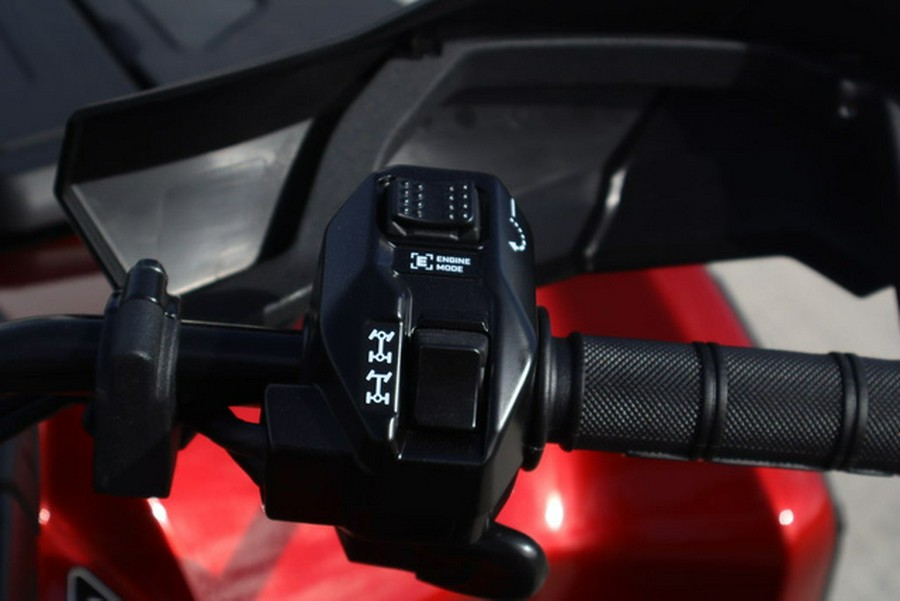 2027 Can-Am Outlander MAX XT 1000 7.6 In.