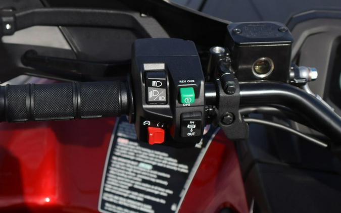 2027 Can-Am Outlander MAX XT 1000 7.6 In.