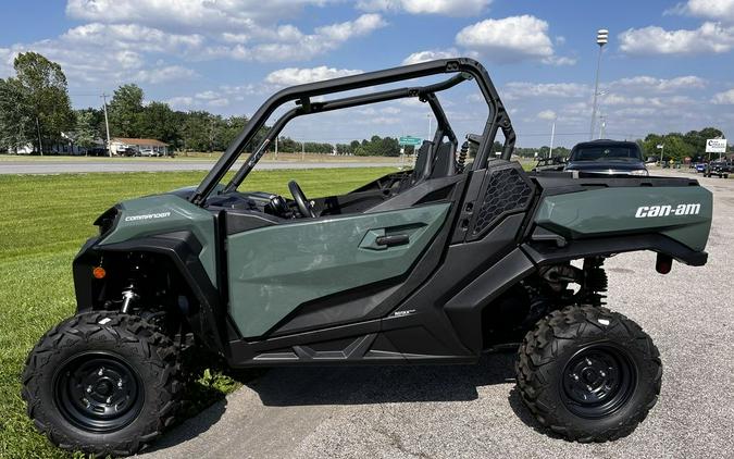 2023 Can-Am® Commander DPS 700