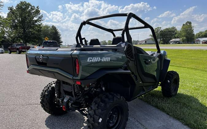 2023 Can-Am® Commander DPS 700