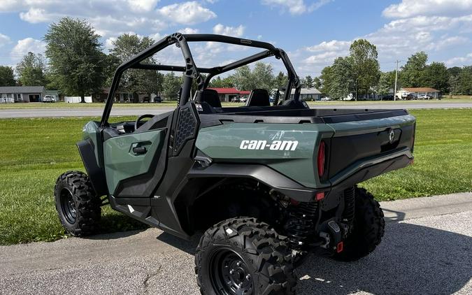 2023 Can-Am® Commander DPS 700