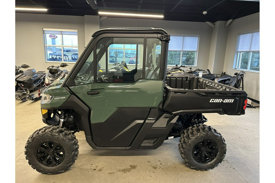 2024 Can-Am Defender DPS CAB HD9