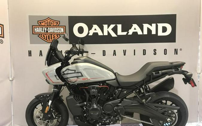 2025 Harley-Davidson® RA1250ST - Pan America® 1250 ST