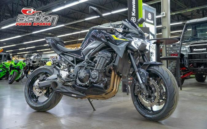2024 Kawasaki Z900 ABS Metallic Spark Black/Metallic Matte Dark