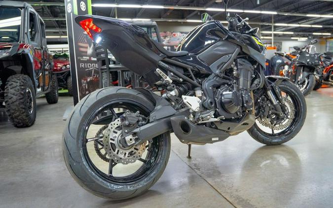 2024 Kawasaki Z900 ABS Metallic Spark Black/Metallic Matte Dark