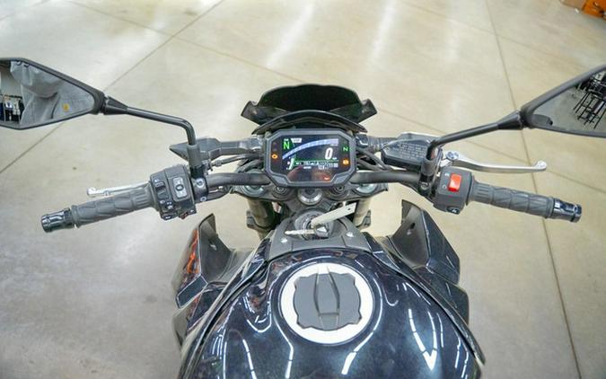 2024 Kawasaki Z900 ABS Metallic Spark Black/Metallic Matte Dark
