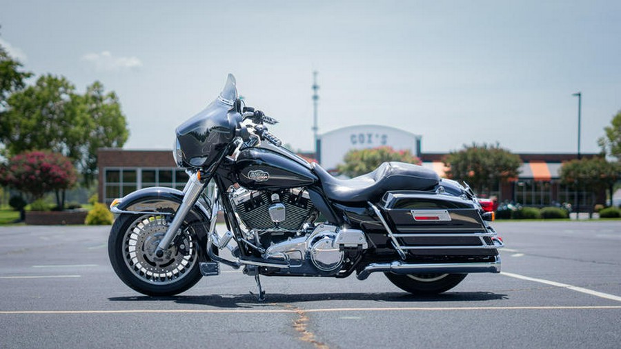 2011 Harley-Davidson® FLHTCU - Ultra Classic® Electra Glide®