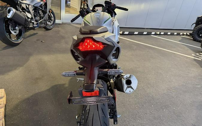 2024 Kawasaki Ninja® 7 Hybrid ABS
