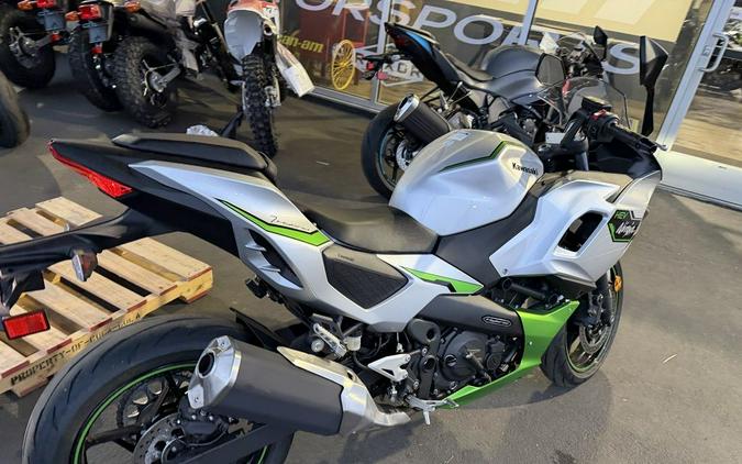 2024 Kawasaki Ninja® 7 Hybrid ABS