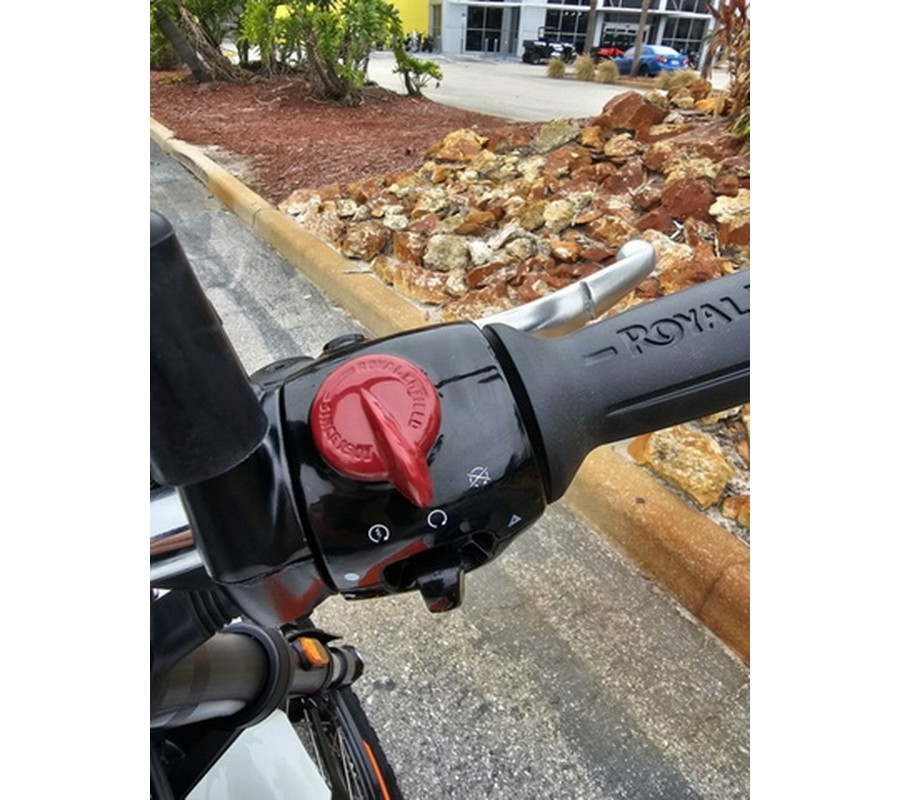 2025 Royal Enfield Bear 650 Boardwalk White