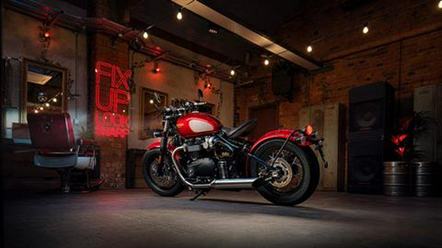 2022 Triumph Bonneville Bobber Gold Line