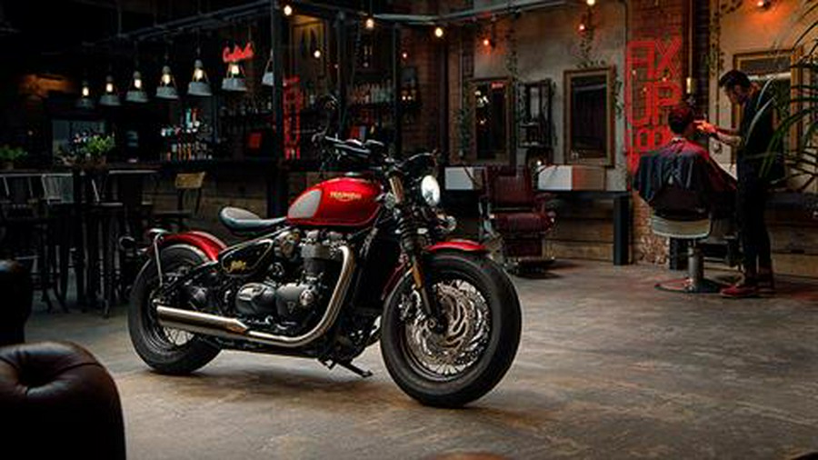 2022 Triumph Bonneville Bobber Gold Line