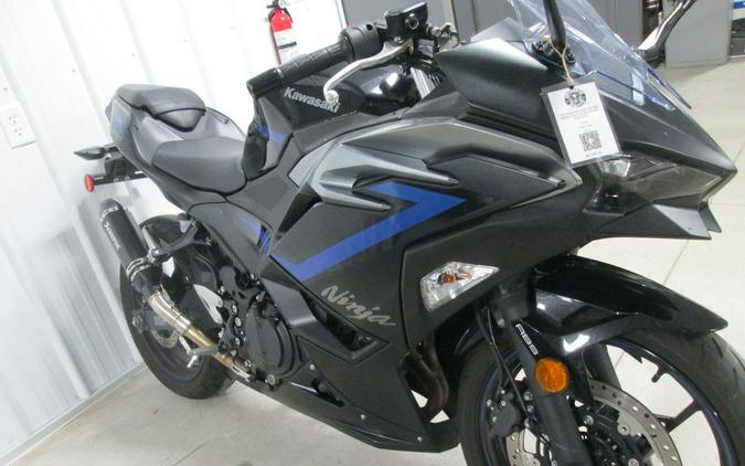 2025 Kawasaki Ninja® 500 ABS Metallic Flat Spark Black/Metallic Spark Black