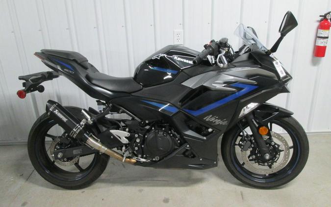 2025 Kawasaki Ninja® 500 ABS Metallic Flat Spark Black/Metallic Spark Black