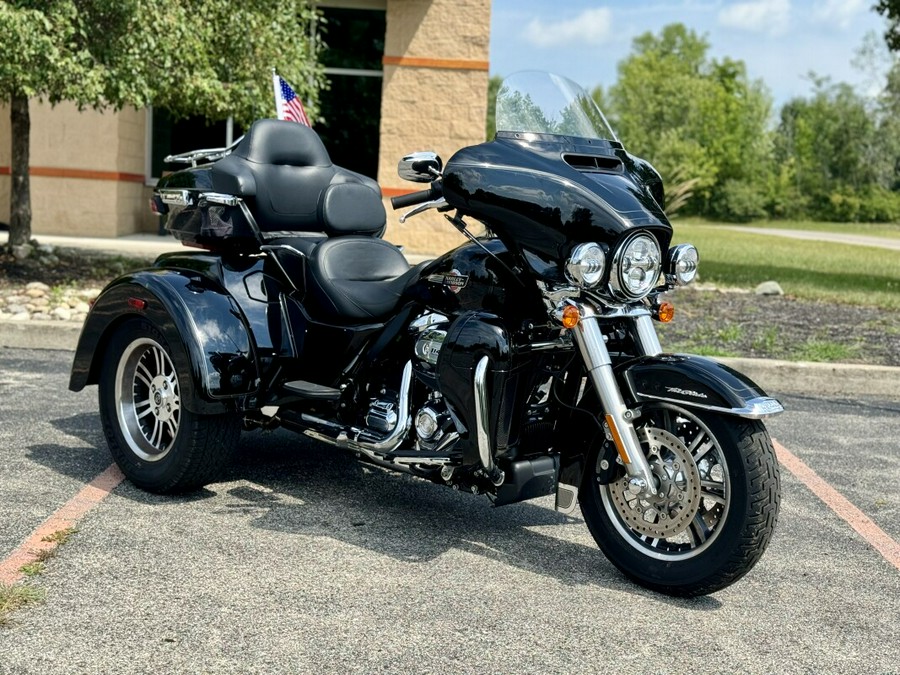 2024 Harley-Davidson Tri Glide Ultra Vivid Black