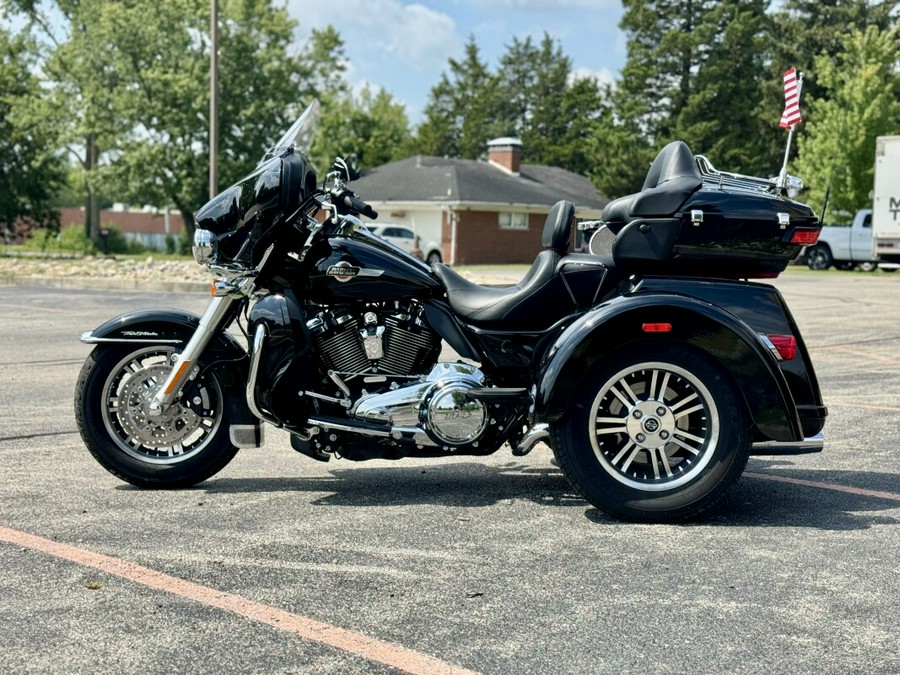 2024 Harley-Davidson Tri Glide Ultra Vivid Black