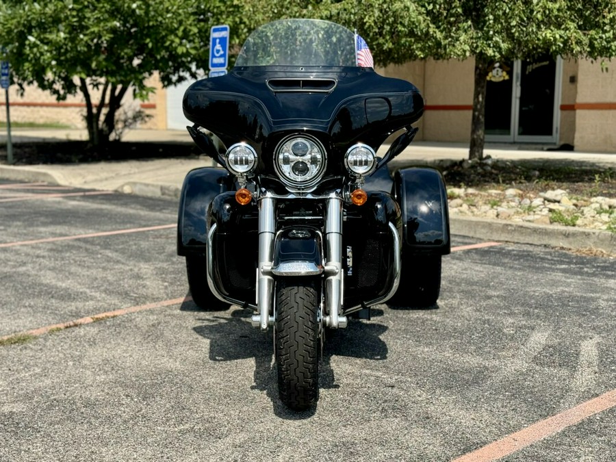 2024 Harley-Davidson Tri Glide Ultra Vivid Black