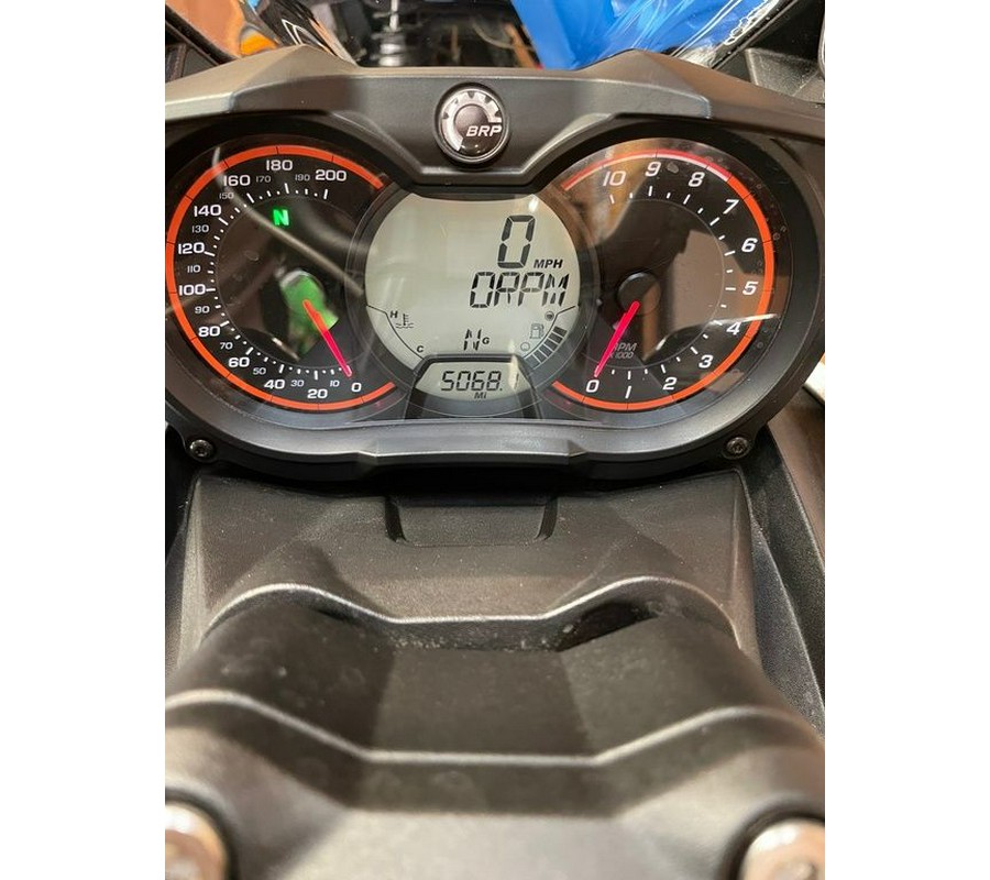 2015 Can-Am® Spyder® F3 6-Speed Manual (SM6)