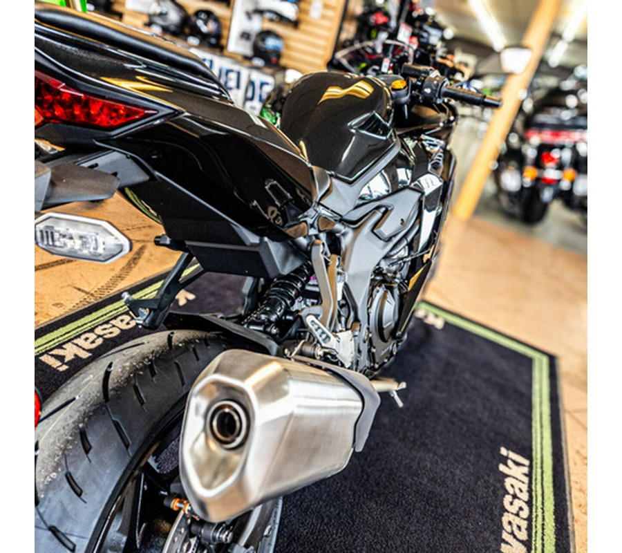 2025 Kawasaki NINJA ZX-4R ABS