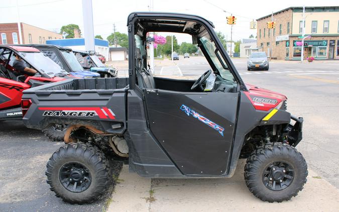 2021 Polaris Industries RANGER 1000 PREMIUM - MATTE SUNSET RED EPS