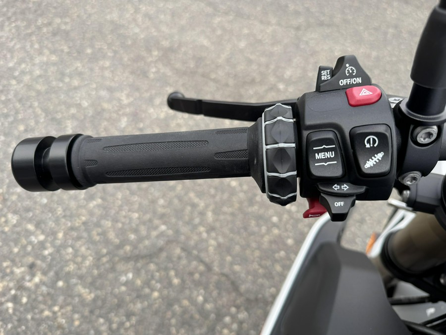 2023 BMW S 1000 R - LIGHT WHITE - SALE PENDING