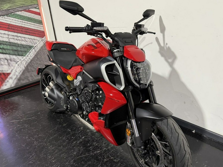 2024 Ducati Diavel V4 Red