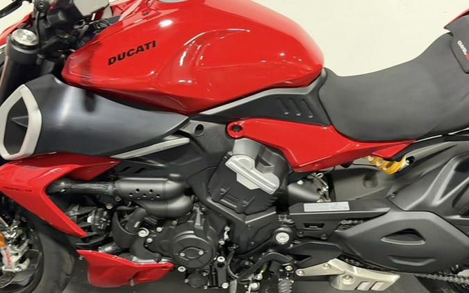 2024 Ducati Diavel V4 Red