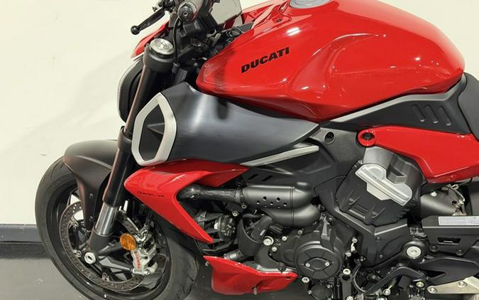 2024 Ducati Diavel V4 Red