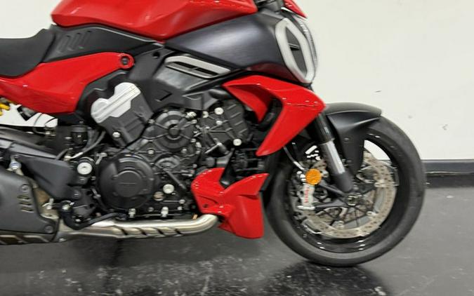 2024 Ducati Diavel V4 Red