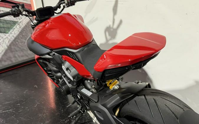 2024 Ducati Diavel V4 Red