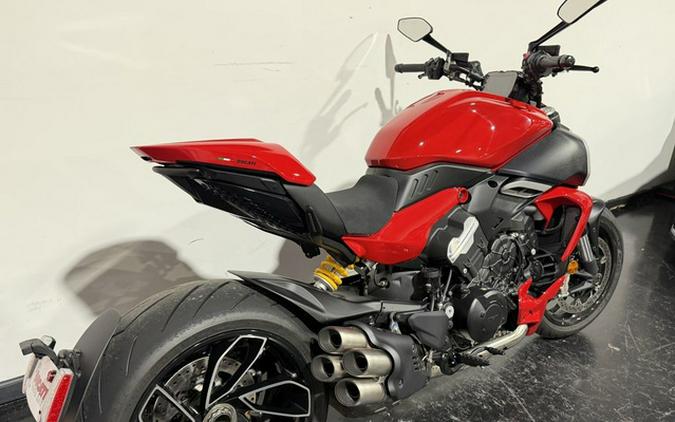 2024 Ducati Diavel V4 Red
