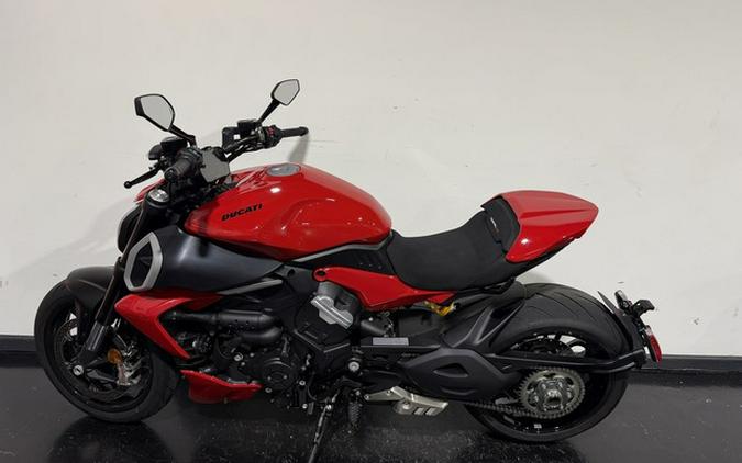 2024 Ducati Diavel V4 Red