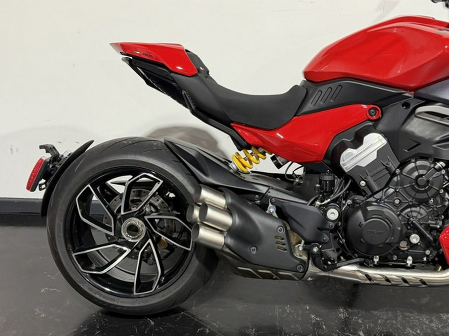 2024 Ducati Diavel V4 Red