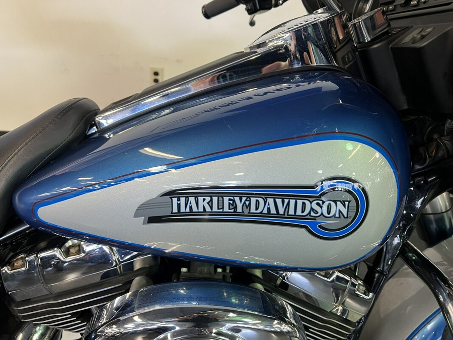 2005 Harley-Davidson Electra Glide® Classic TT Chop Blue and Brilliant Silver FLHTCI