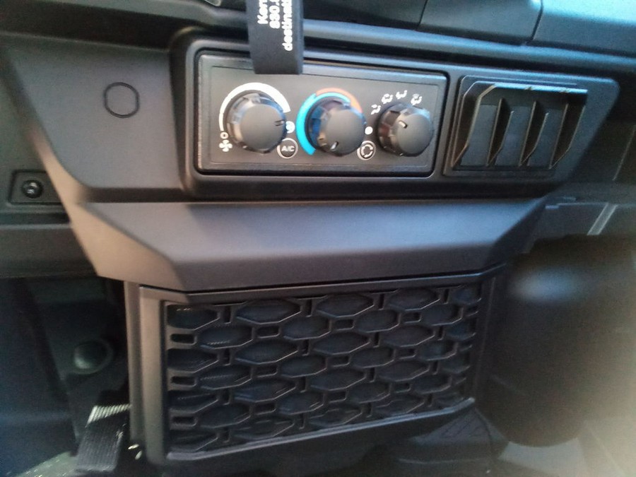 2026 Can-Am Defender XT CAB HD11