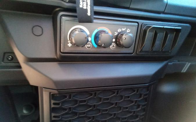 2026 Can-Am Defender XT CAB HD11