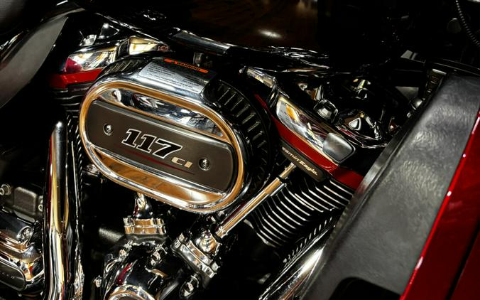 2021 Harley-Davidson® CVO™ Tri Glide® SUNSET ORANGE & SUNSET BLK