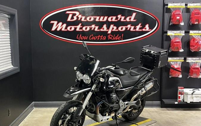 2023 Moto Guzzi V85 TT Guardia dOnore