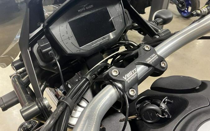 2023 Moto Guzzi V85 TT Guardia dOnore