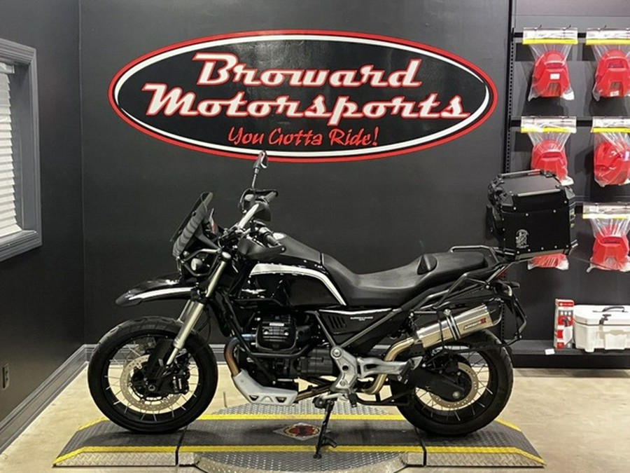 2023 Moto Guzzi V85 TT Guardia dOnore