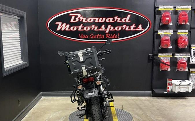 2023 Moto Guzzi V85 TT Guardia dOnore