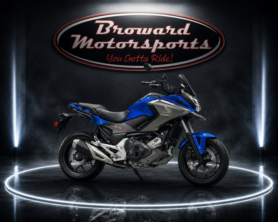 2023 Moto Guzzi V85 TT Guardia dOnore