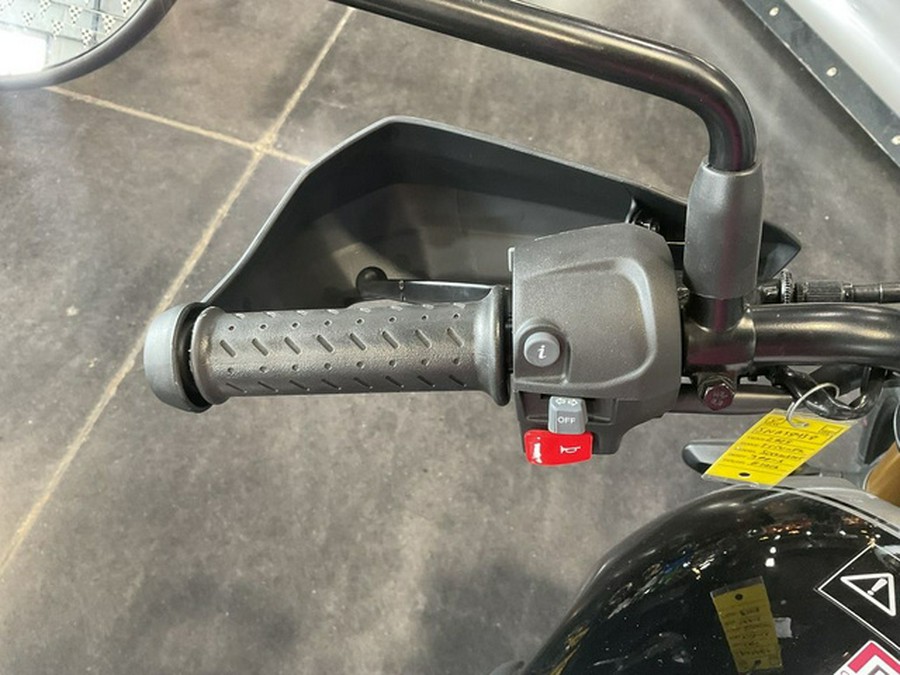 2025 Triumph Scrambler 400 X Phantom Black / Silver Ice