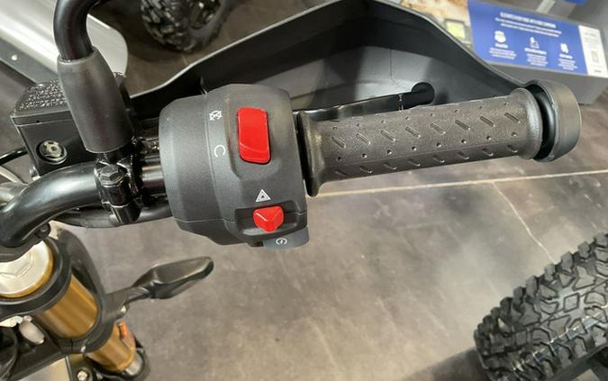 2025 Triumph Scrambler 400 X Phantom Black / Silver Ice