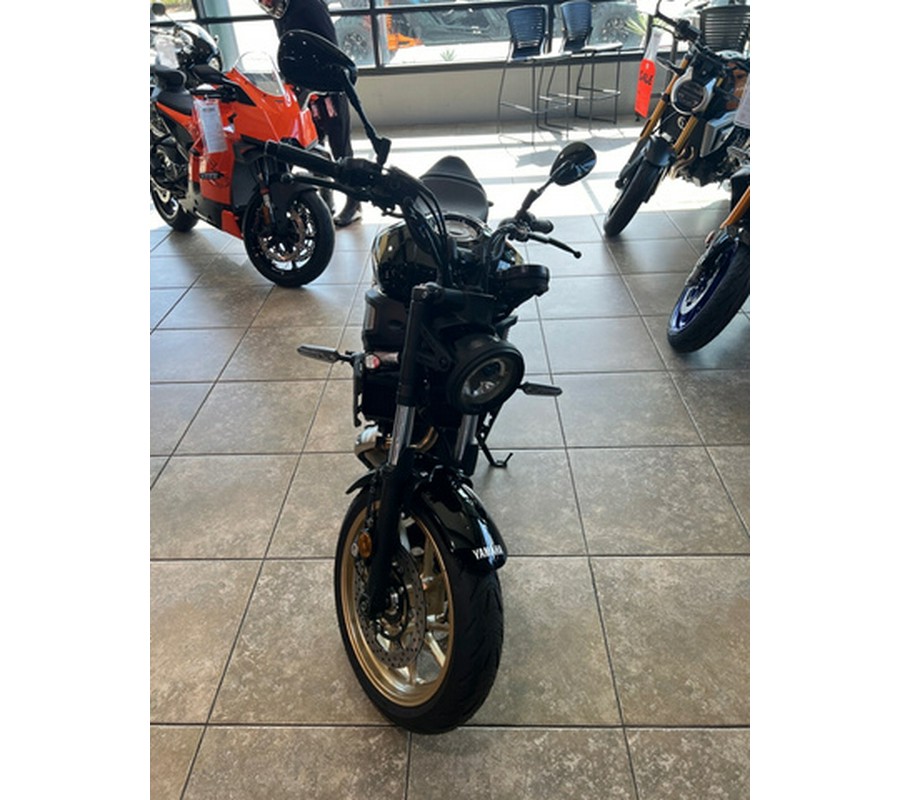 2025 Yamaha XSR 700