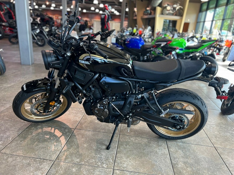 2025 Yamaha XSR 700