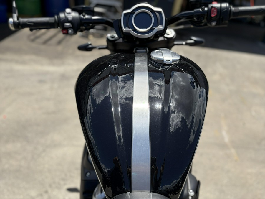 2026 Triumph Rocket 3 Storm R